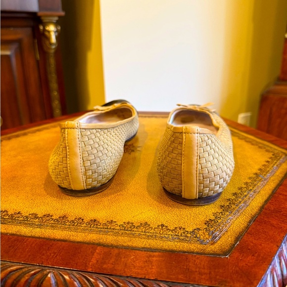 Delman basket weave with patent cap toe size 9 - Picture 4 of 7